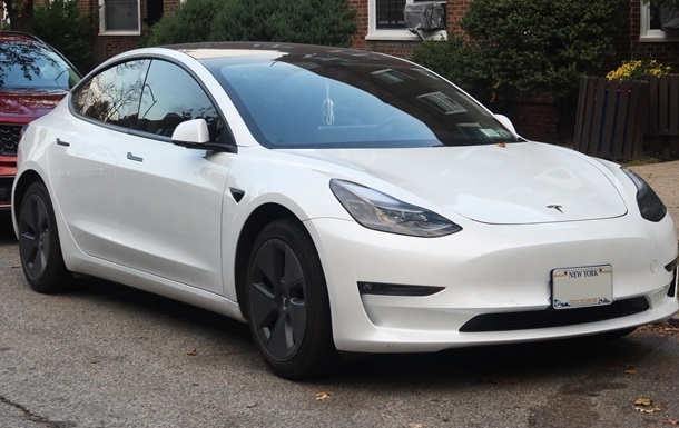 Попит на американські авто зростає