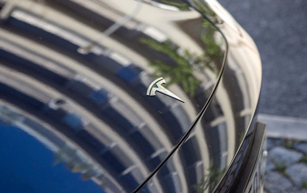 Tesla відкликає 27 тисяч Cybertruck