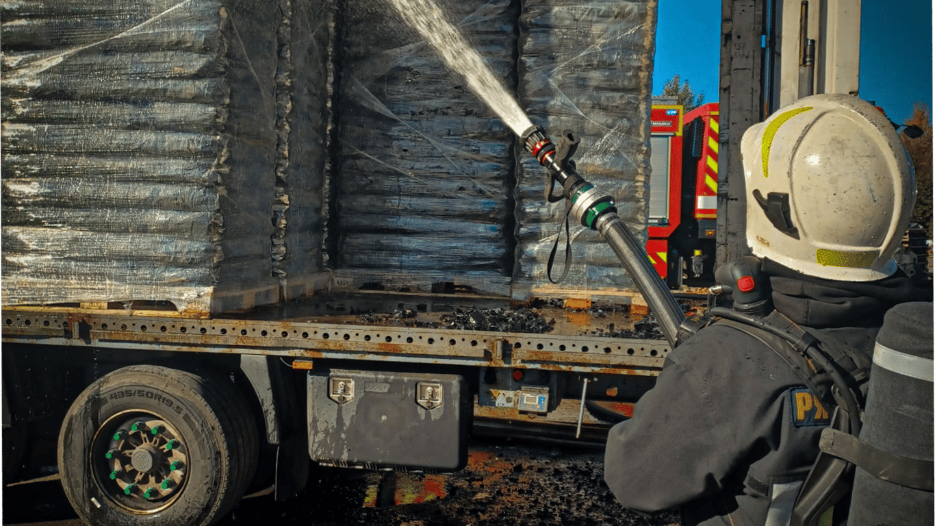 Пожежа у вантажівці на Пімоненка