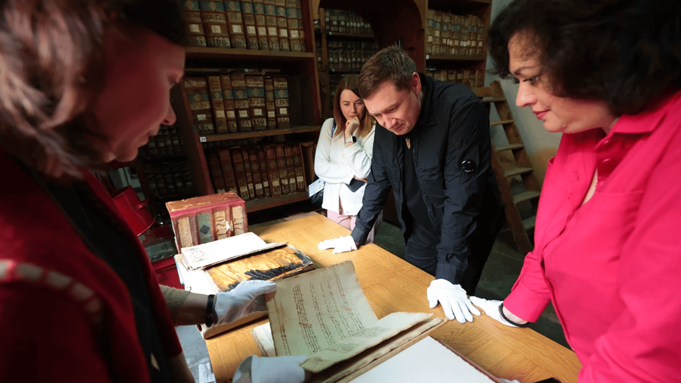 Історія оживає в архіві Львова