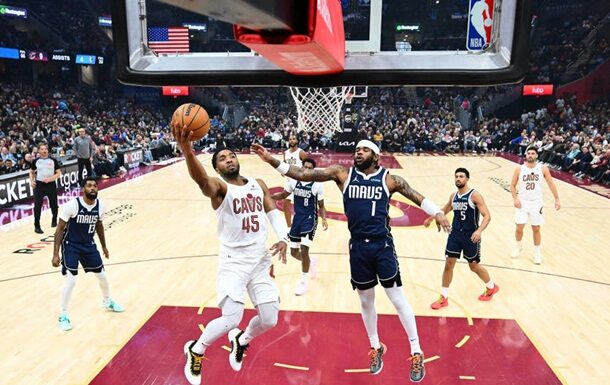 Клівленд здобуває вражаючу перемогу