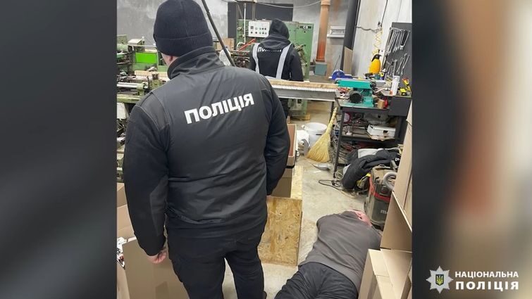 Викриття підпільної тютюнової фабрики Хмельницький