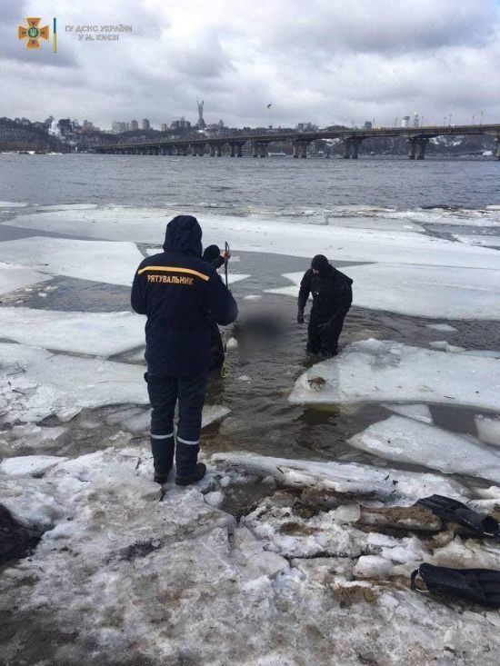 Порятунок собаки на льоду Дніпра
