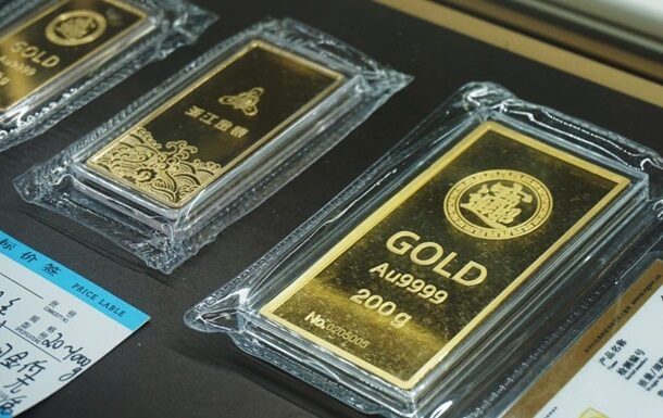 Золото стає головним рятівником