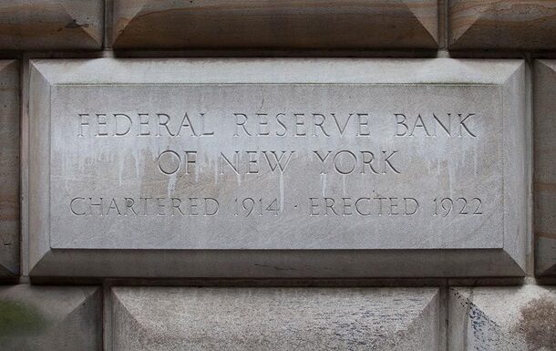 Німеччина розглядає повернення золотих резервів