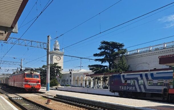 Росія запускає поїзд через окупацію