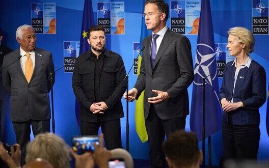 Zelensky In Haag Nato Eu Strengthen Ukraine Defense