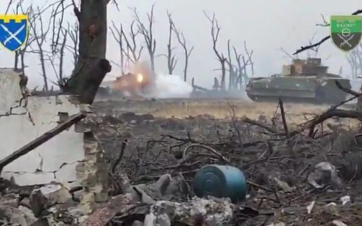 Bradley Infighting Machines Destroy Russian Armor