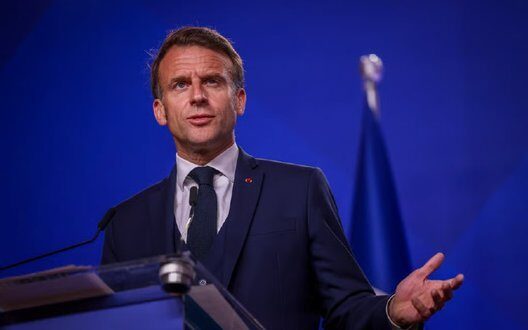 Macron Putin Dialogue Peace Ukraine