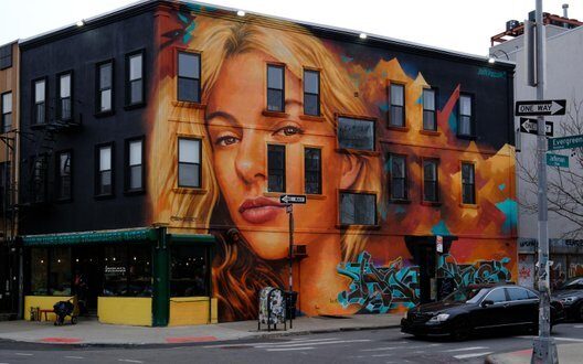 Мурал пам’яті Ірини Заруцької в Брукліні: вшанування та боротьба з насильством