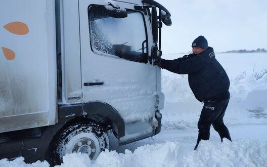 Обмеження вантажівок у Києві через снігові хуртовини: що потрібно знати